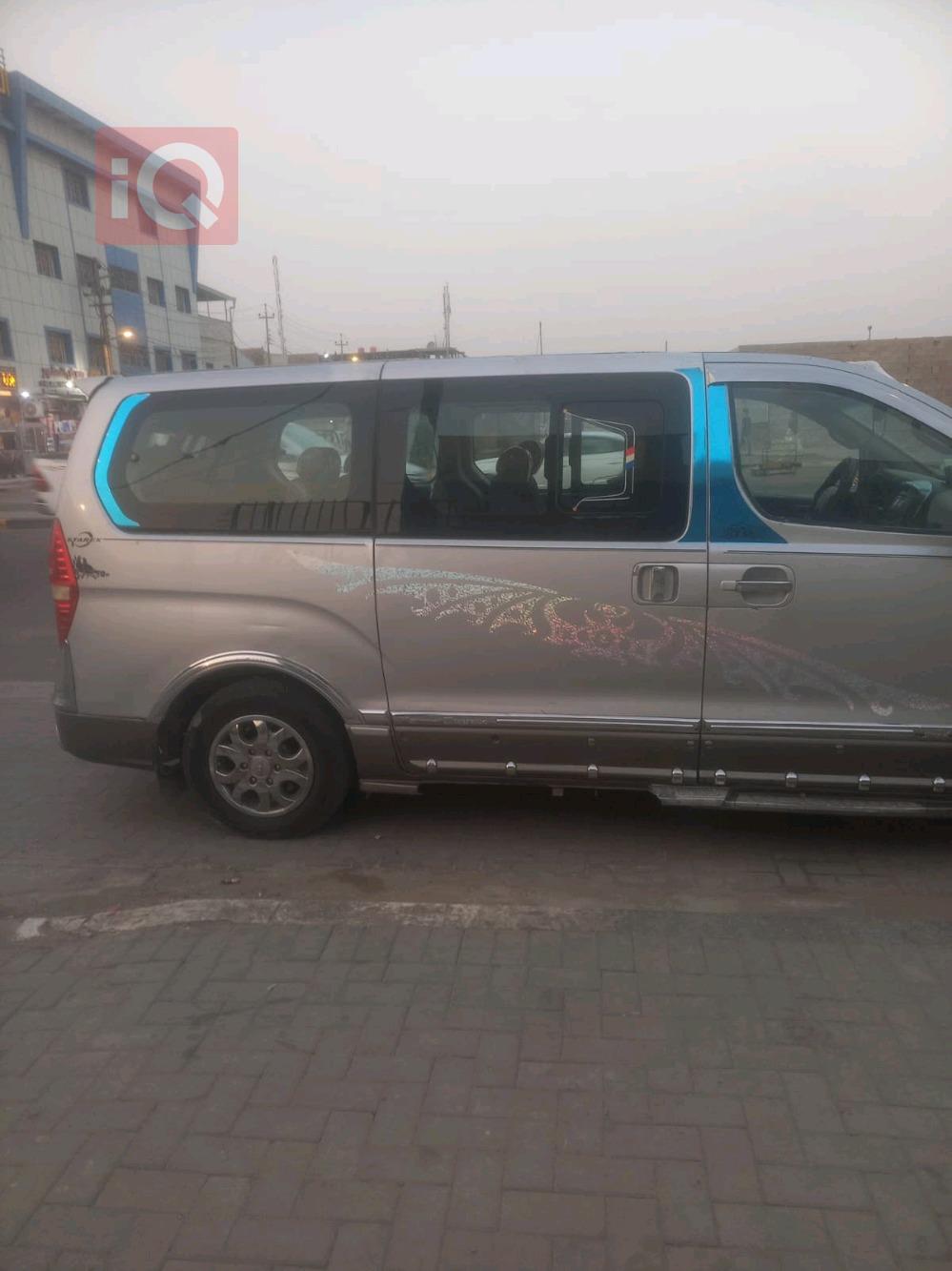 Hyundai Starex